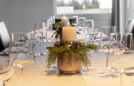 gedeckter Tisch mit Weihnachtsdeko gedeckter Tisch, Weihnachtsdeko, Event
